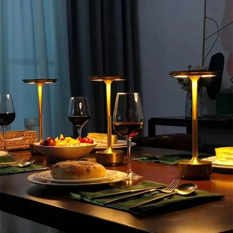 Luminária de Mesa LED Com Carregamento USB